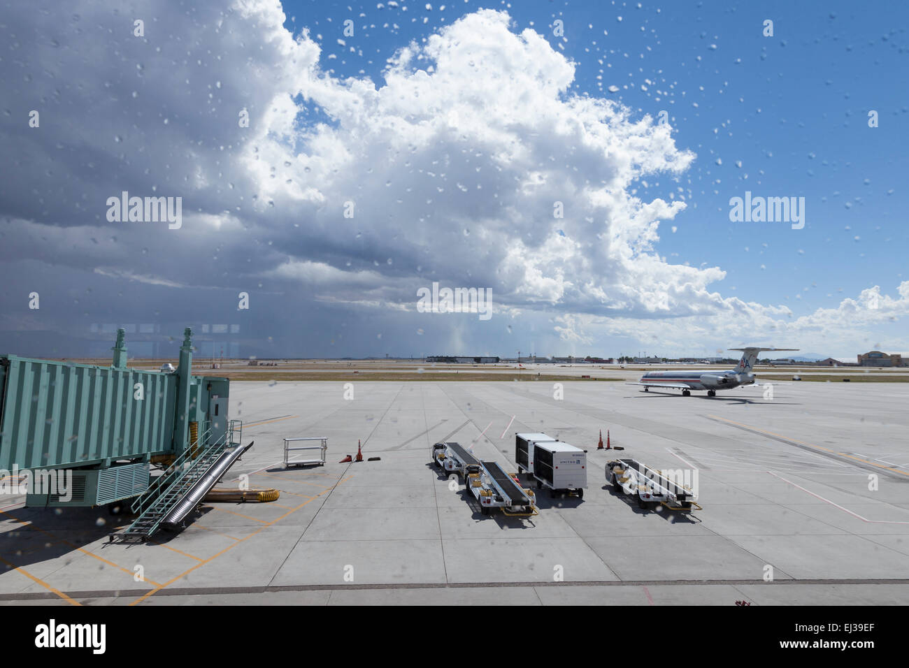 Monsoon rain approaching Albuquerque International Sunport ...