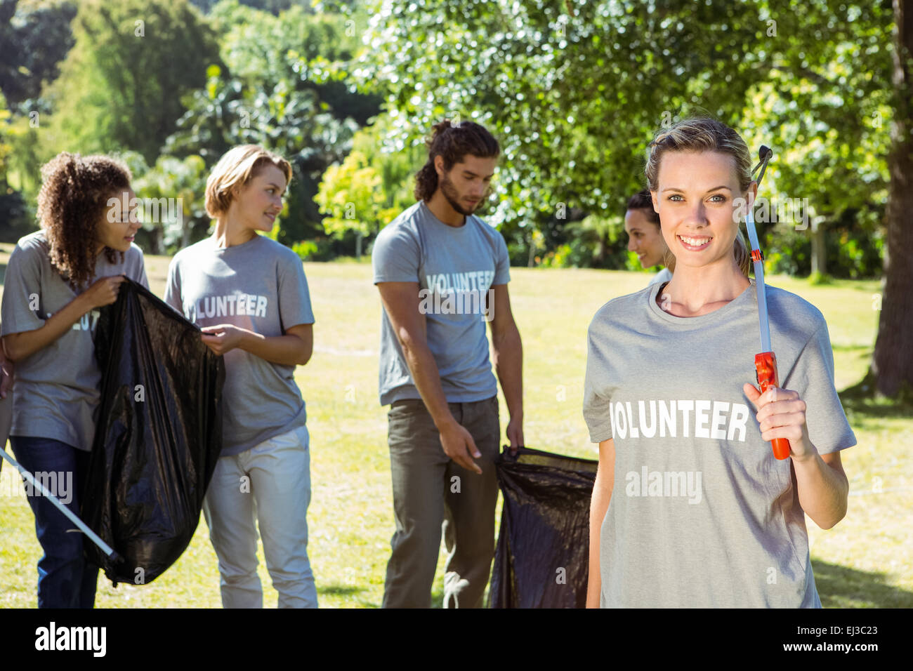 Was picking up. счастливые мужчина и женщина. встреча в аэропорту женщина встречает мужчину. Was picking up. Was picking up.