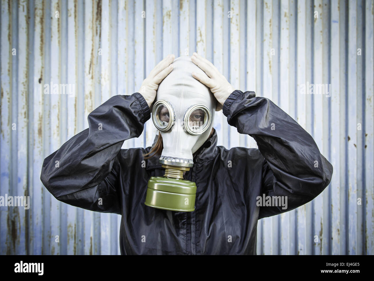 473 photos et images de Costume Gas Mask - Getty Images