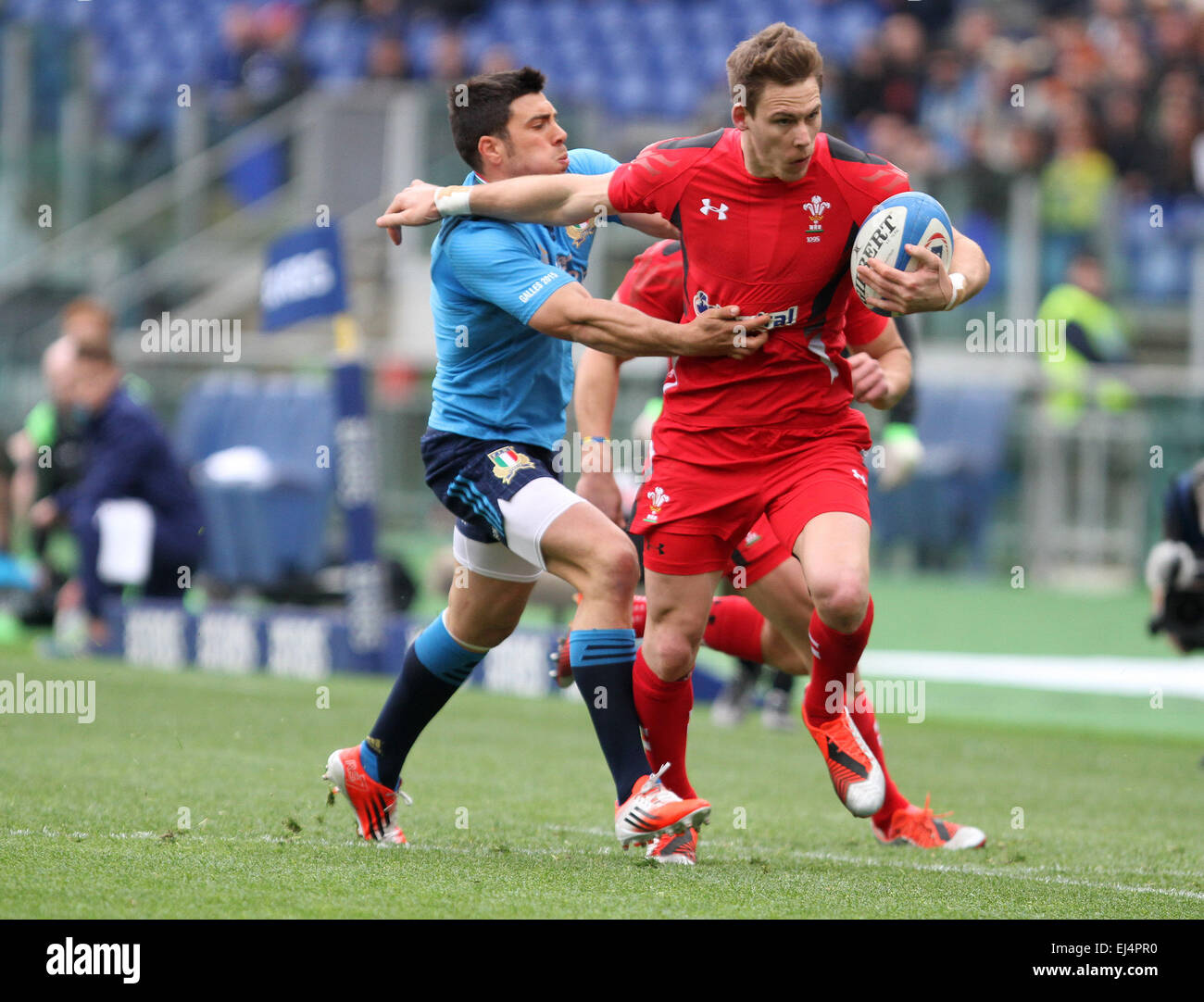 Rome, Italy. 21st March, 2015. Wales player Liam Williams fights for the bal with Edoardo Gori (Italy) during the Six Nations international rugby union match between Italy and Wales on March 21, 2015 at the Olympic Stadium in Rome. Credit:  Andrea Spinelli/Alamy Live News Stock Photo