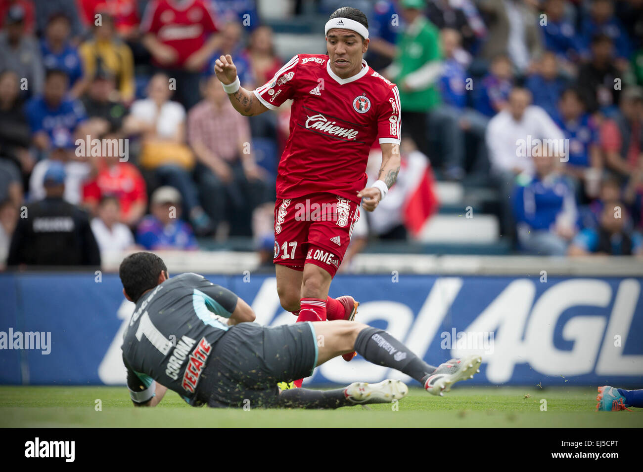 Mexico City, Mexico. 21st Mar, 2015. Cruz Azul's goalkeeper Jesus Corona (L) vies for the ball with Dayro Moreno (R) of Xolos during the match of 2015 Closing Tournament of MX League, in the Azul Stadium, in Mexico City, capital of Mexico, on March 21, 2015. © Alejandro Ayala/Xinhua/Alamy Live News Stock Photo