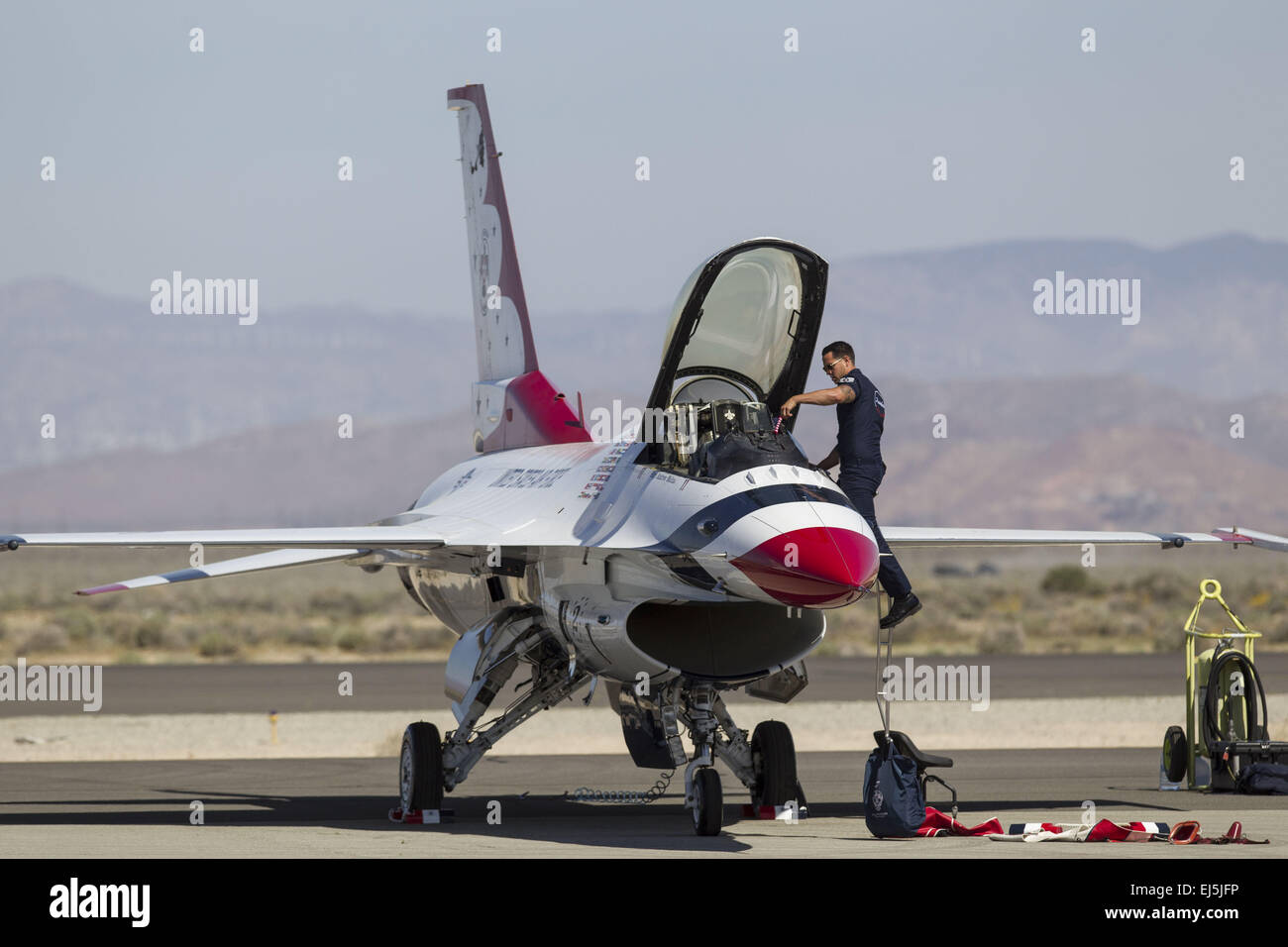 Los Angeles, California, USA. 21st Mar, 2015. An U.S. Air Force Thunderbirds officer examins a F-16 Fighting Falcon before the performance during Los Angeles County Air Show in Lancaster, California on March 21, 2015. Credit:  Ringo Chiu/ZUMA Wire/Alamy Live News Stock Photo
