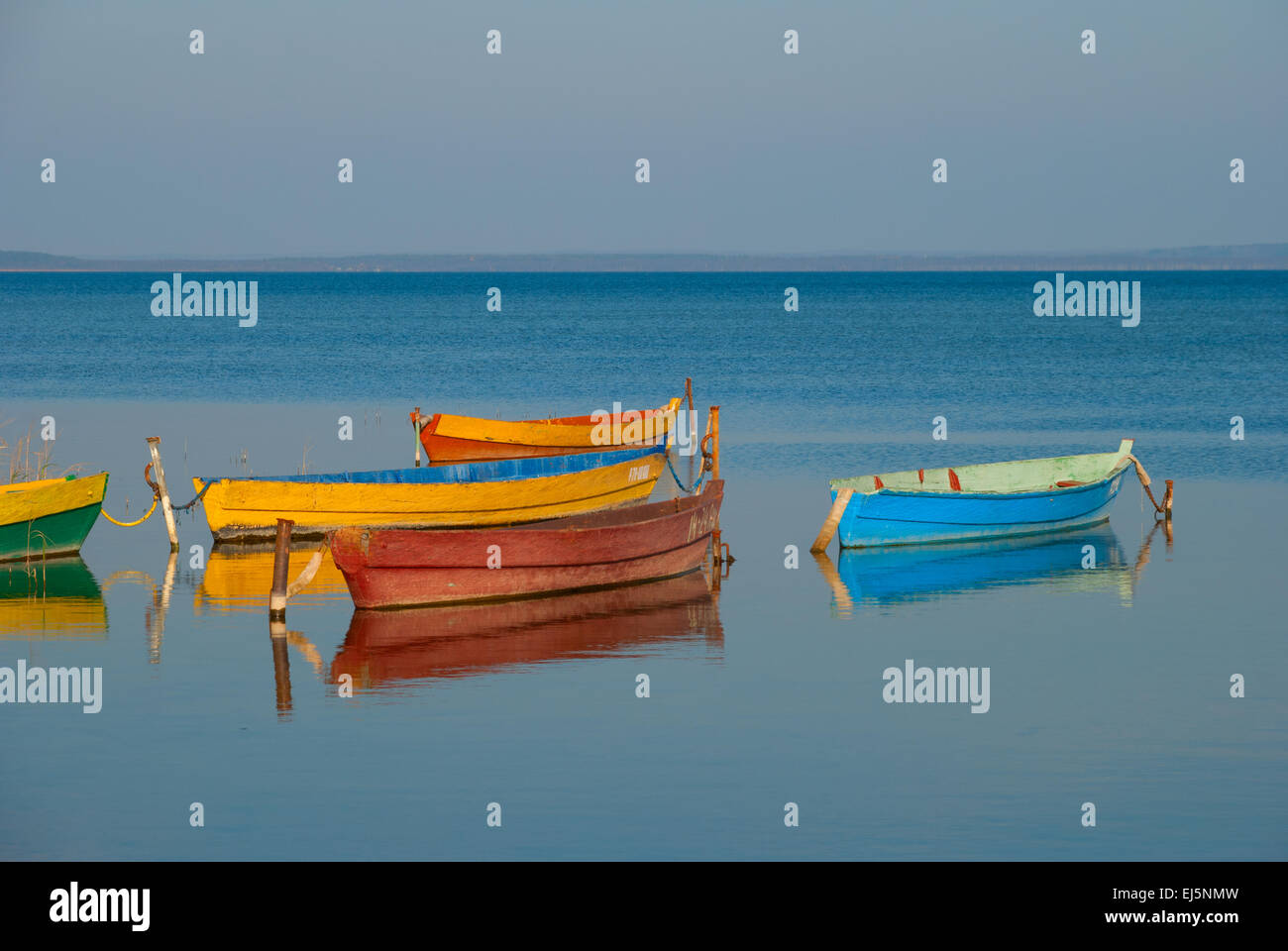 Tourist boats cruise on lake hi-res stock photography and images - Alamy
