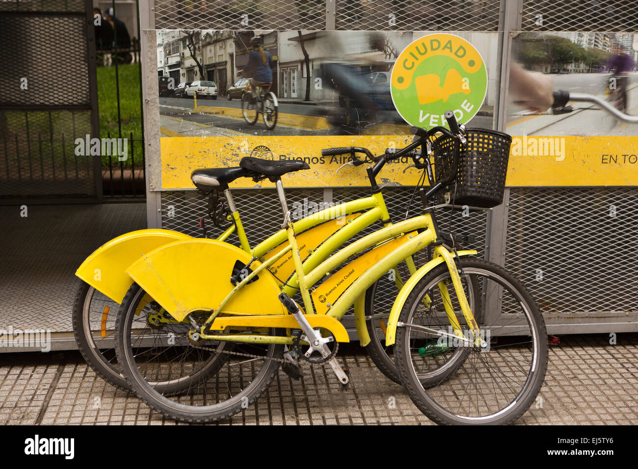 Argentina, Buenos Aires, Retiro, ciudad verde green city, Eco-Bici free hire yellow bicycles Stock Photo