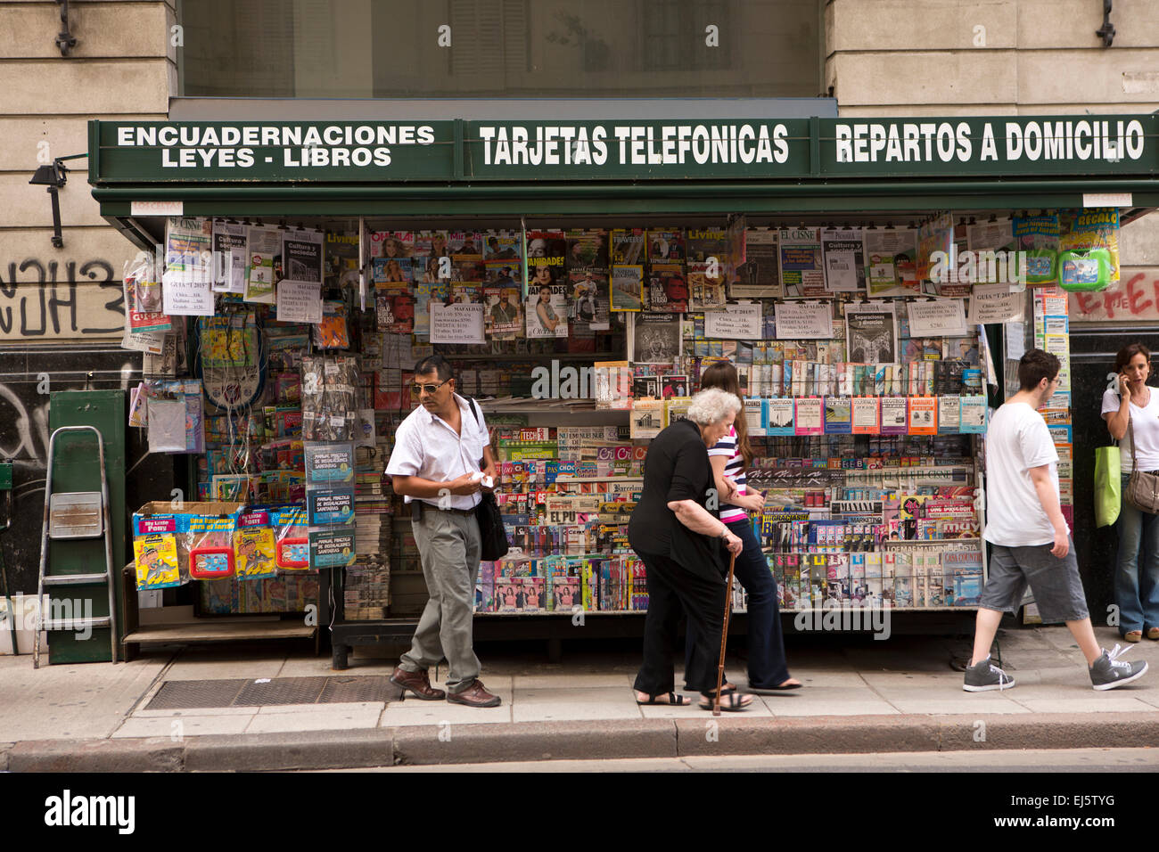 Argentina, Buenos Aires, Retiro, news vendor, many double as illegal currency exchange booths Stock Photo