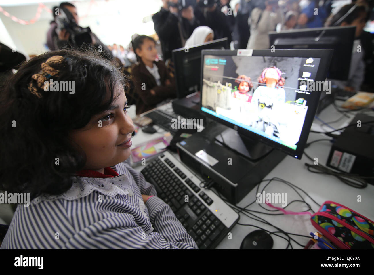 Gaza. 22nd Mar, 2015. A Palestinian student attends a lesson in a computer laboratory at a UN-run school which is reopened after it was damaged during the war between Israel and Hamas militants in Khuzaa village of the southern Gaza Strip city of Khan Yunis, on March 22, 2015. © Khaled Omar/Xinhua/Alamy Live News Stock Photo