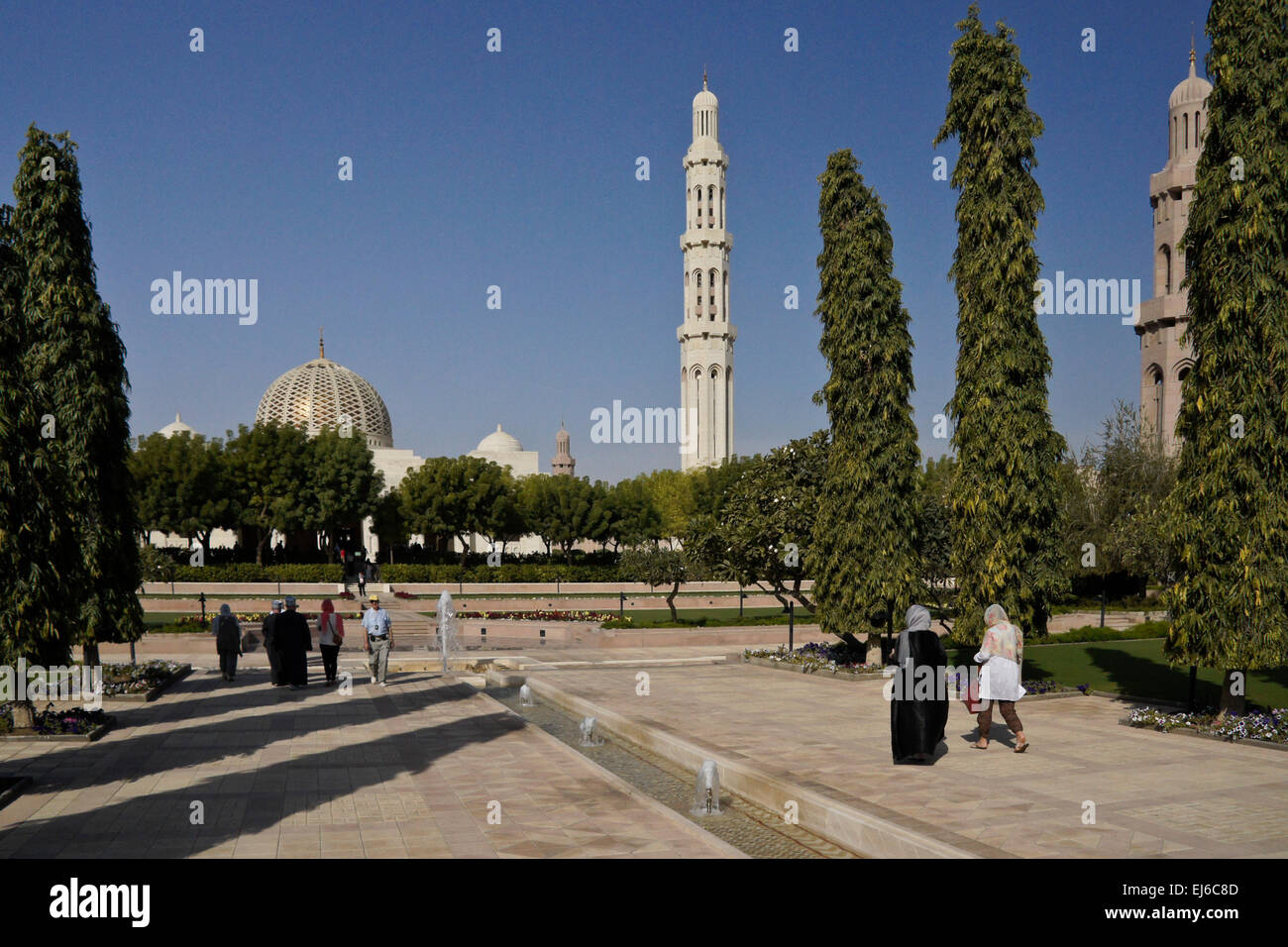 Muscat oman architecture tourists hi-res stock photography and images ...