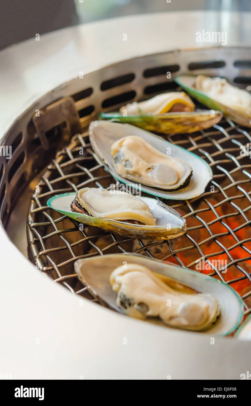 Grilled New Zealand mussels , delicious seafood bbq Stock Photo Alamy