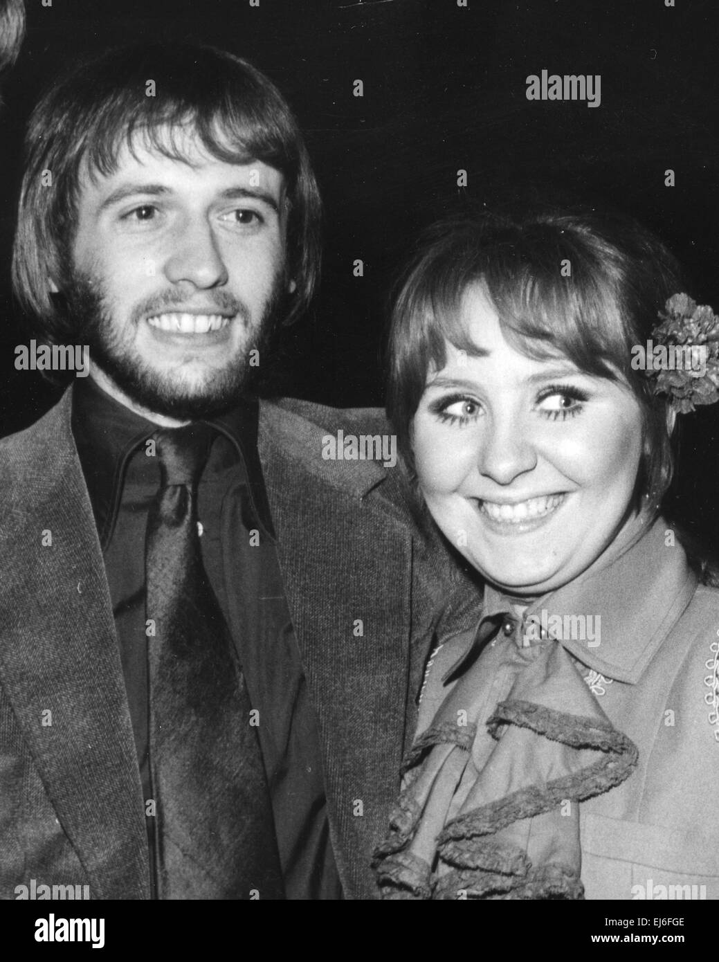 LULU  Scottish pop singer with husband Maurice Gibb in 1969 Stock Photo