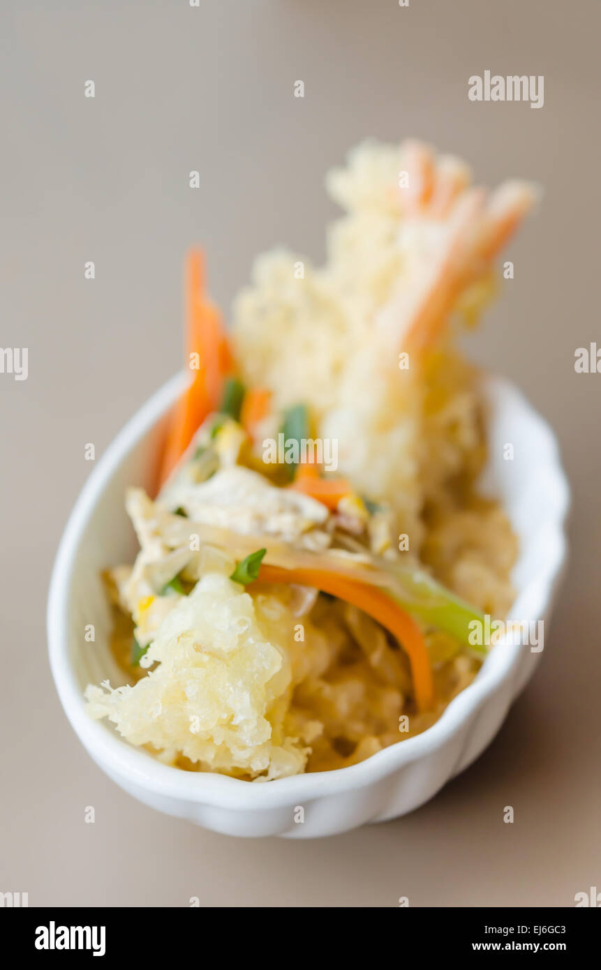 Japanese fried tempura shrimp with tonkatsu sauce Stock Photo - Alamy