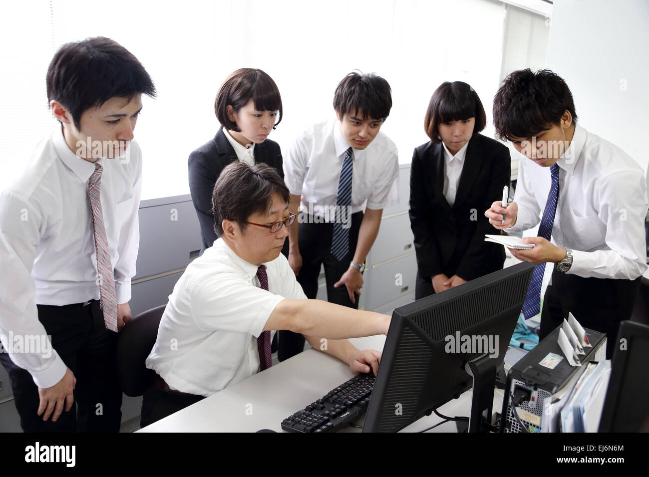 average-annual-working-hours-of-japanese-regular-workers-download
