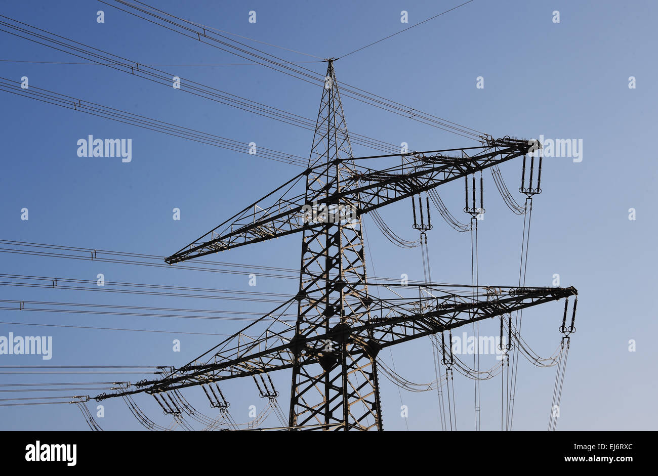 Karlsruhe, Germany. 20th Mar, 2015. ILLUSTRATION - A pylon in Karlsruhe, Germany, 20 March 2015. On Monday 23 March 2015 TransnetBW will hold a press conference in Altlussheim on the 'Netzausbauprojekt ULTRANET' network expansion project. Ultranet constitutes the southern section of one of the planned 'Gleichstrom-Autobahnen' (Direct Current Highways) from northern Germany to the south. TransnetBW manages the transmission network in the federal state of Baden Wuertemberg. Photo: Uli Deck/dpa/Alamy Live News Stock Photo