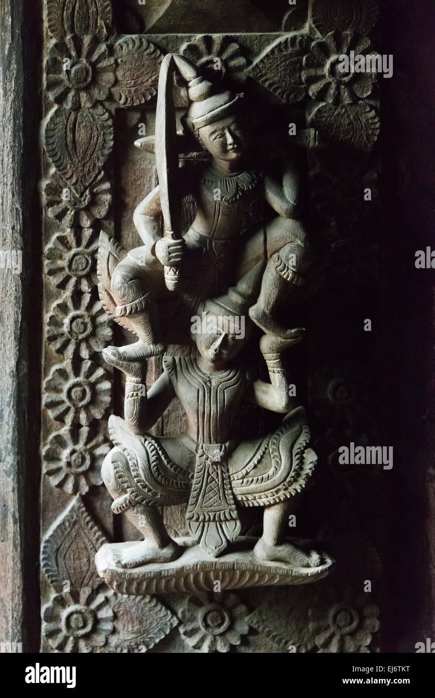 Golden wood carving hi-res stock photography and images - Alamy