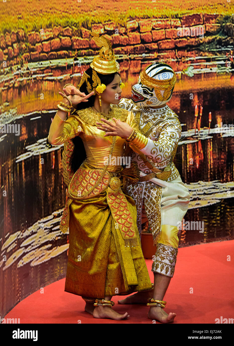 Cambodian Hanuman monkey king and Sovann Macha mermaid courtship dance, Cambodia Stock Photo