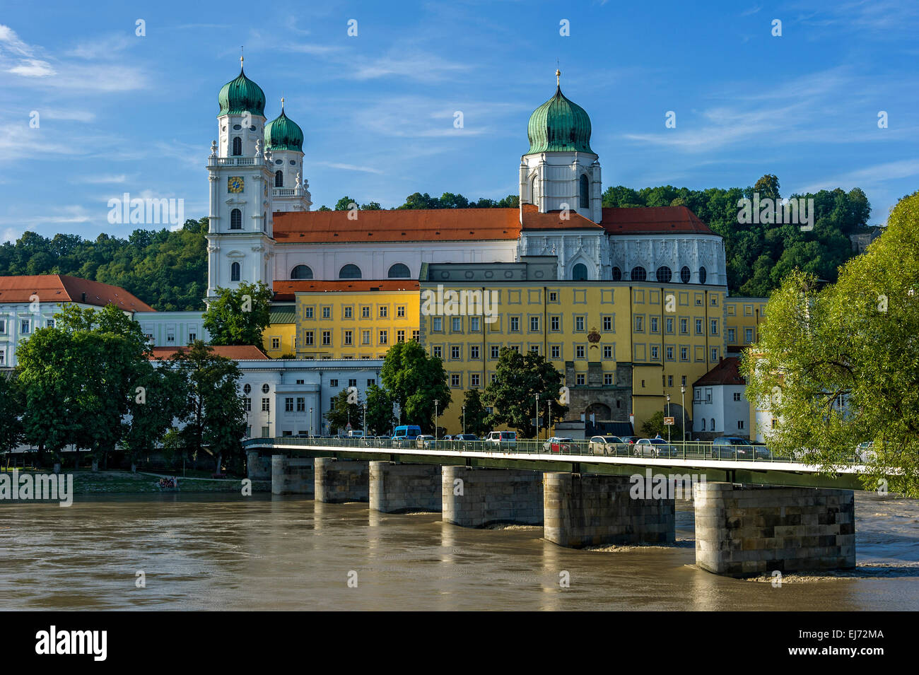 Baroque-style St. Stephen's Cathedral, Inn river, Marienbrücke bridge, historic centre, Passau, Lower Bavaria, Bavaria, Germany Stock Photo