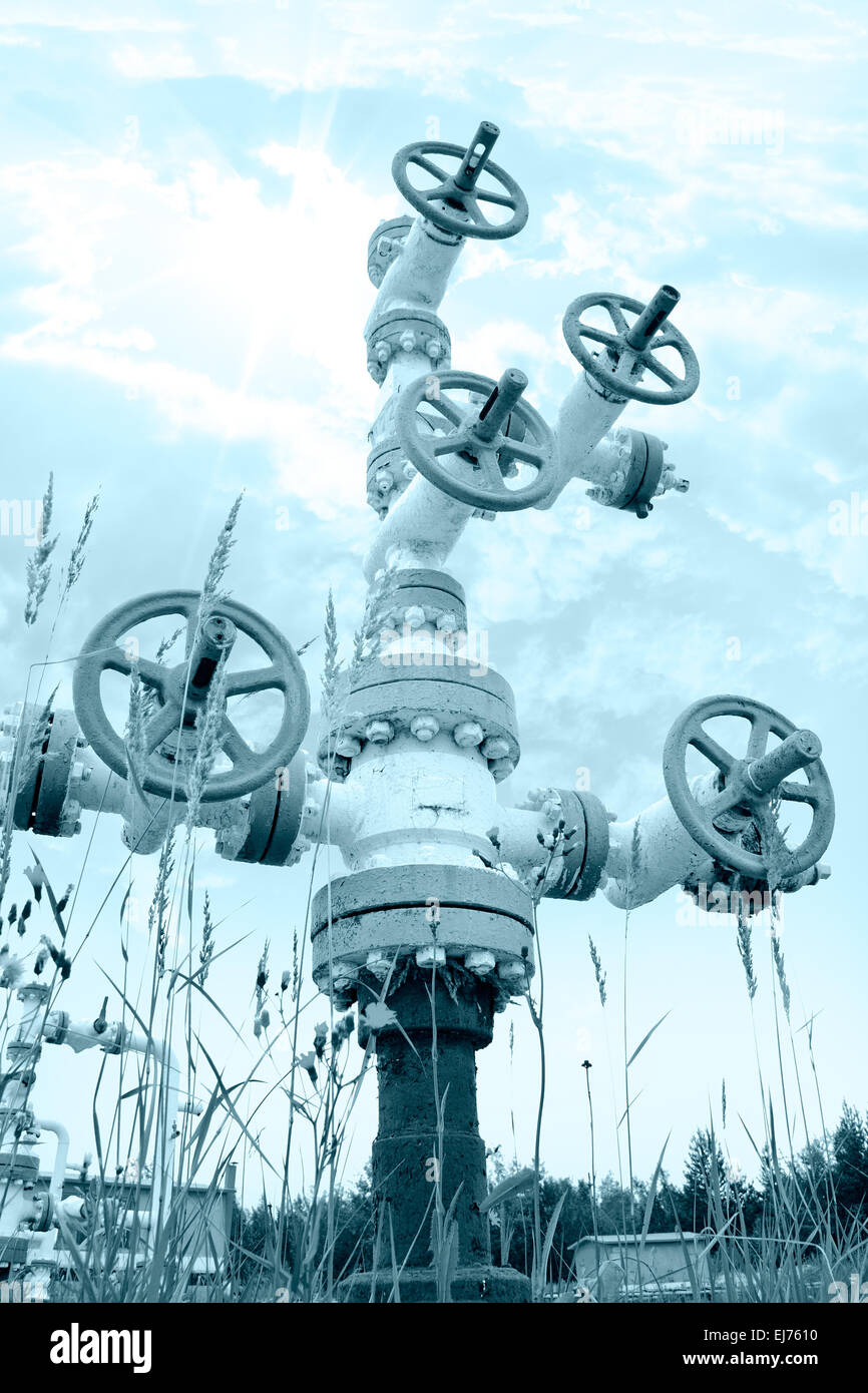 Oil gas industry wellhead flange hi-res stock photography and images ...