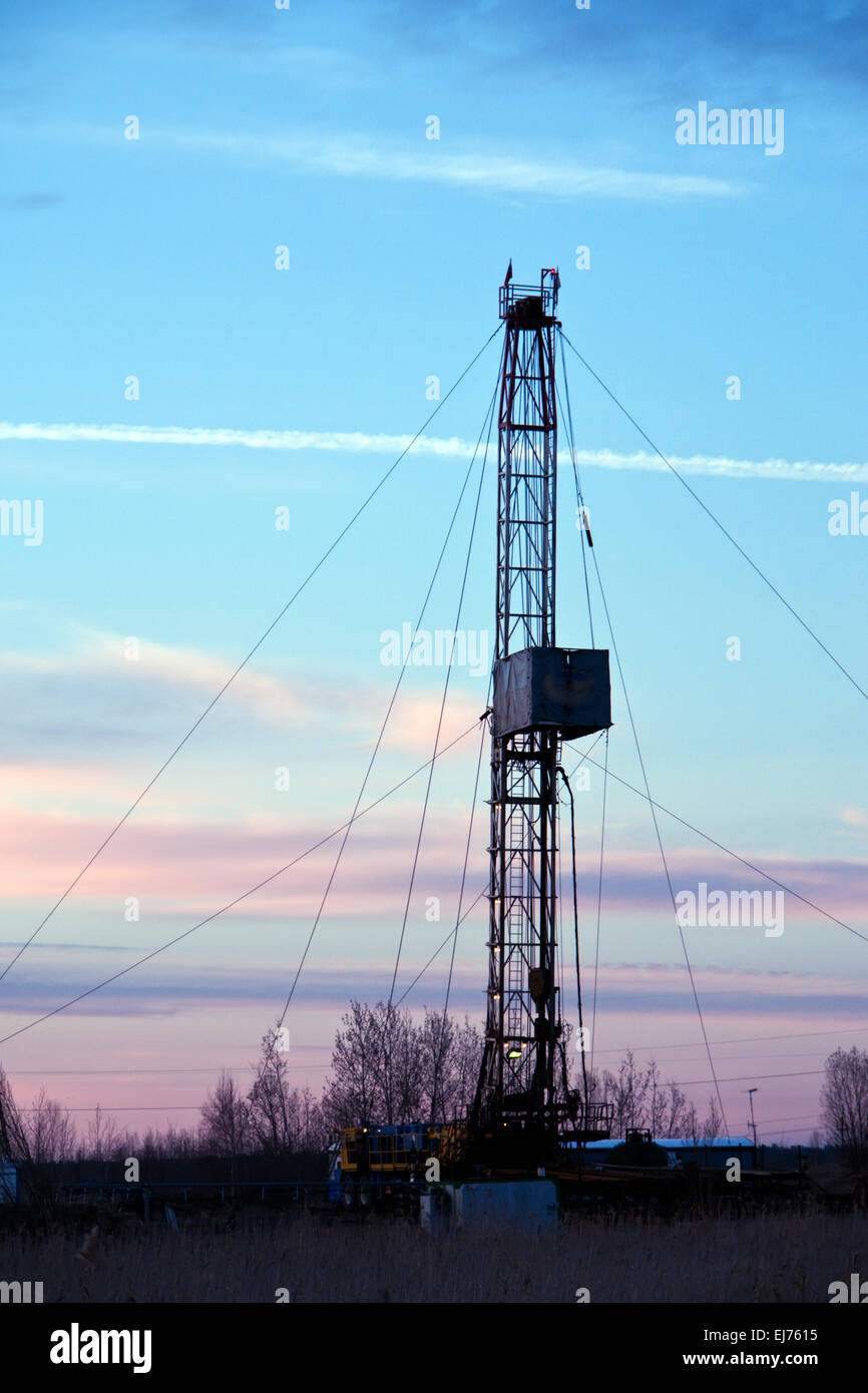 Drilling rig hi-res stock photography and images - Alamy