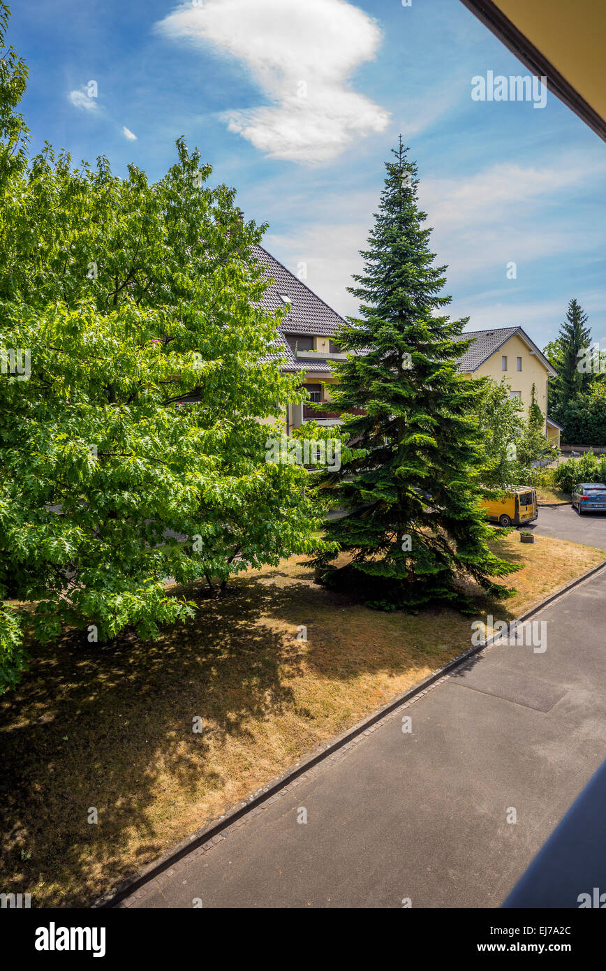 Condominiums green courtyards hi-res stock photography and images - Alamy