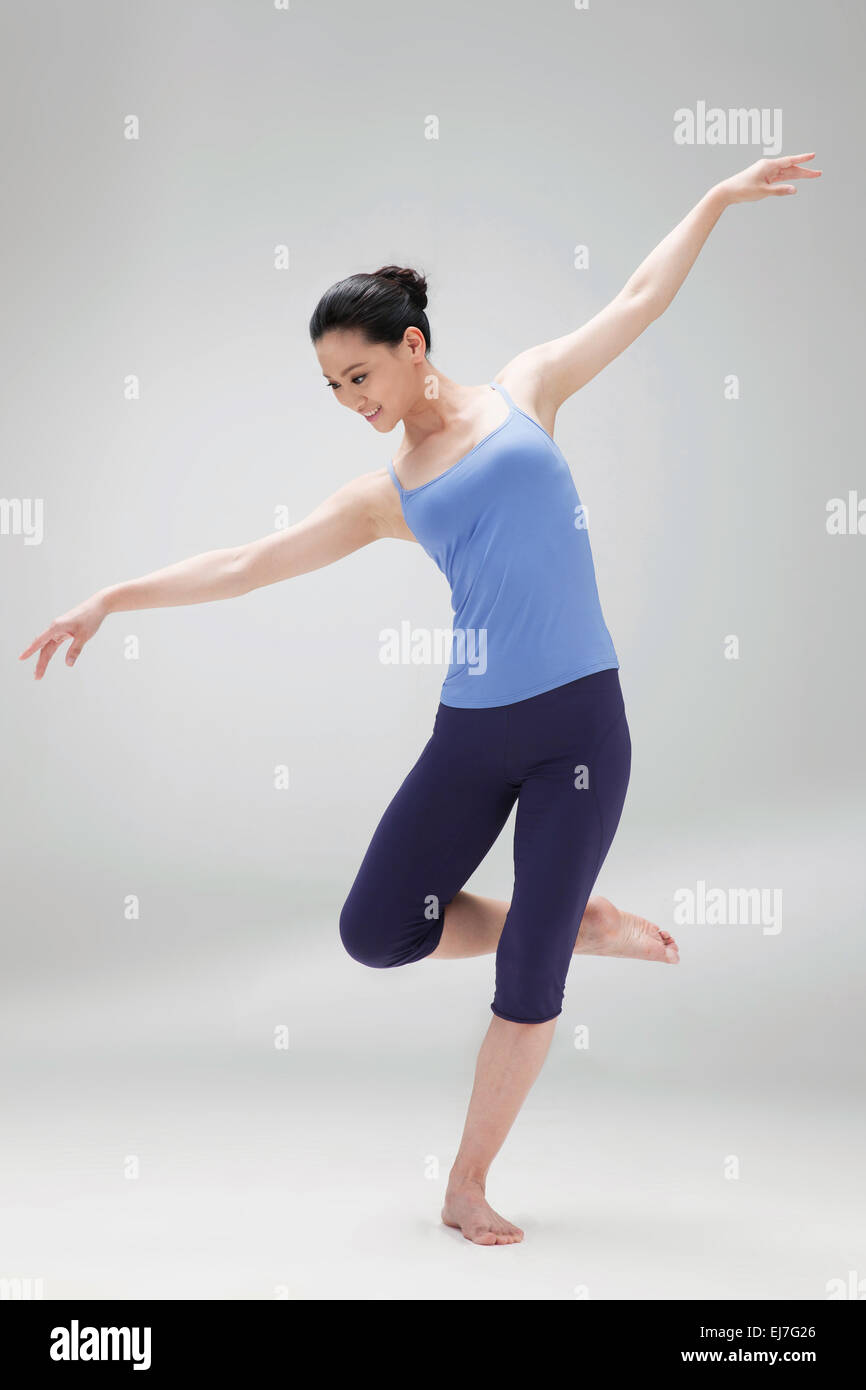 The young woman is doing yoga Stock Photo - Alamy