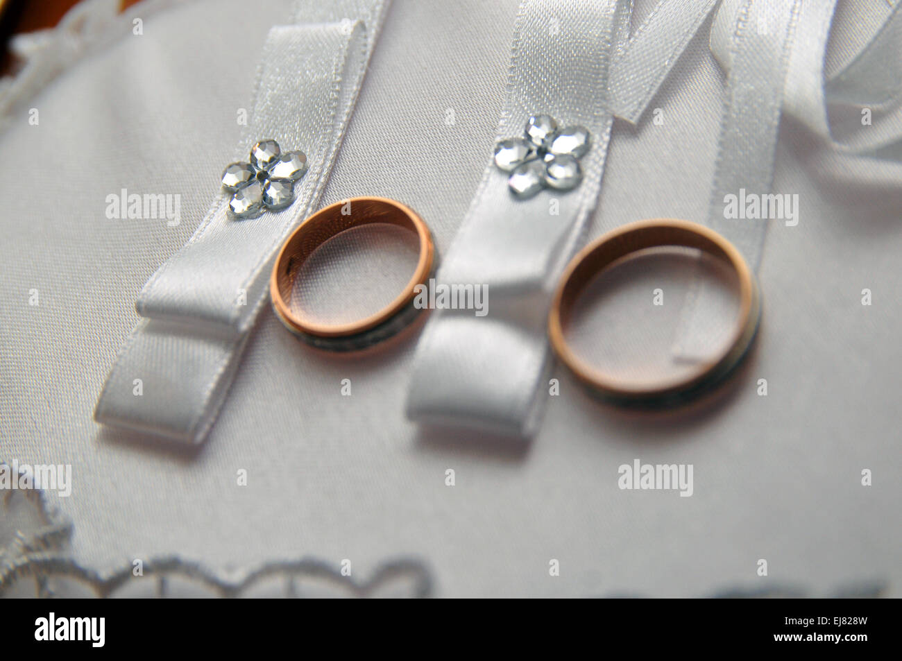 Lamp Rings Hi res Stock Photography And Images Alamy lamp-rings-hi-res-stock-photography-and-images-alamy