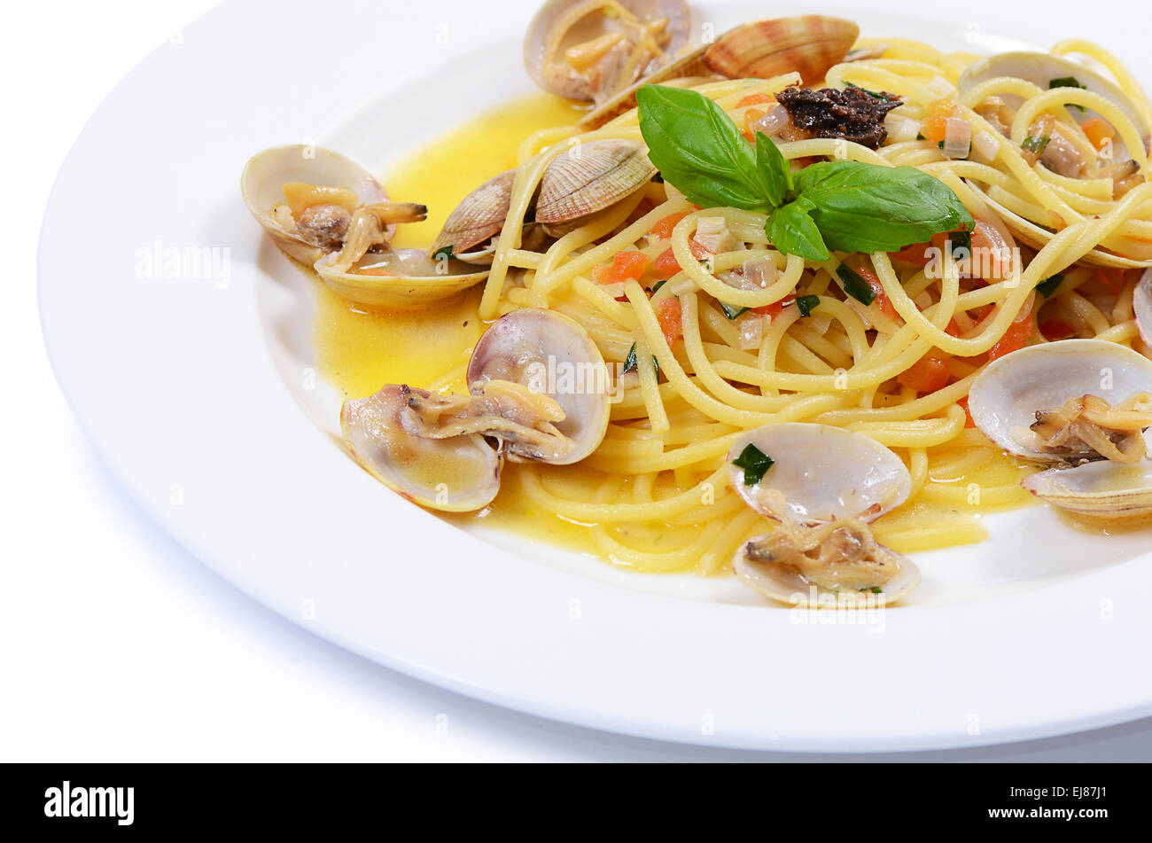Spaghetti with mussels in bowls Stock Photo Alamy