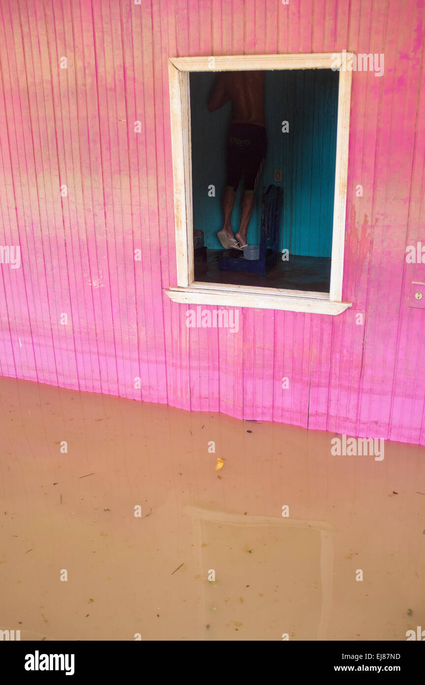 2015 Flooding In Brazilian Amazon People Clean Walls And Ceilings