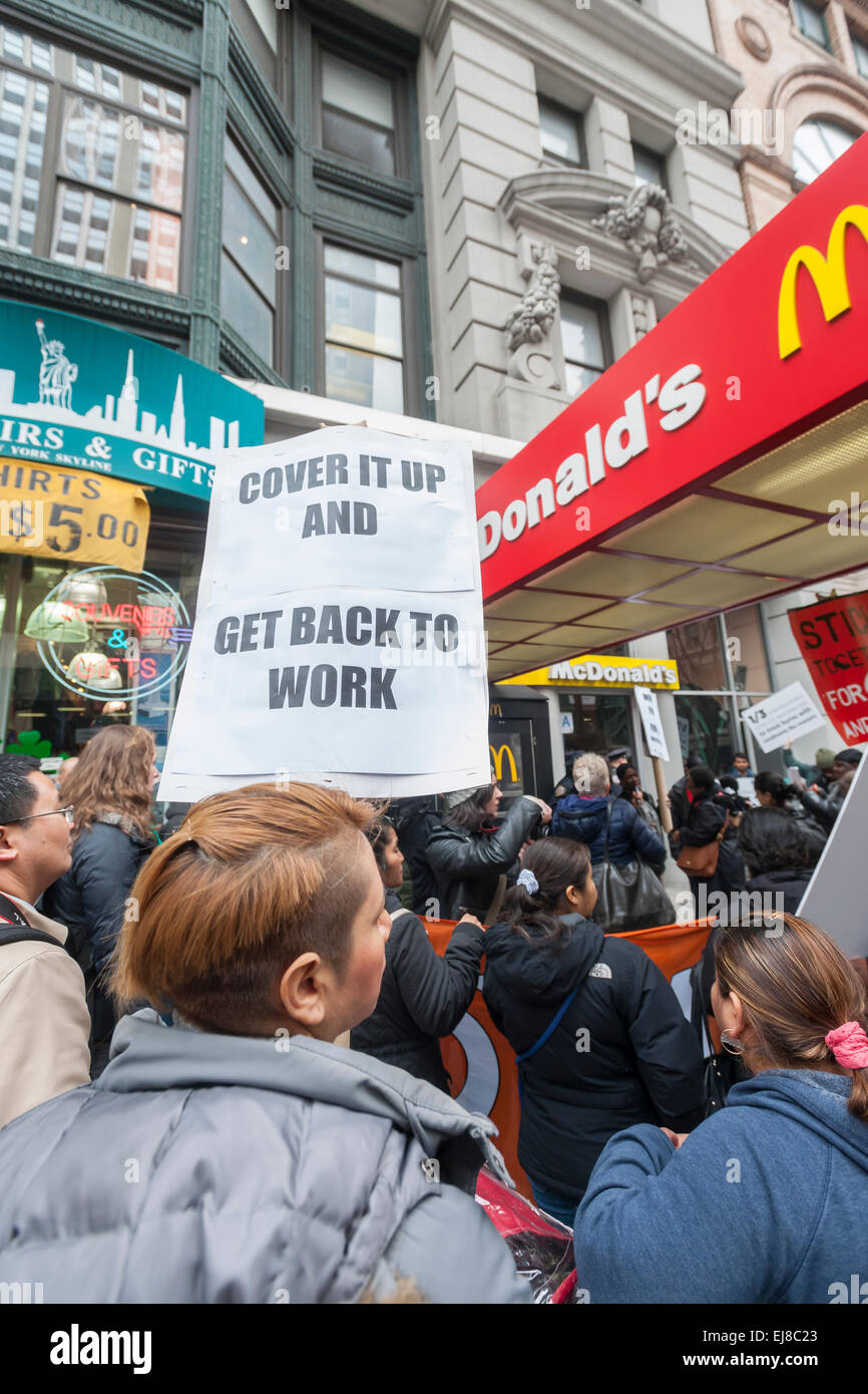 Workers at fast food restaurants and their supporters protest in front of a McDonald's restaurant in New York on Tuesday, March 17, 2015. Fast food workers have filed 28 OSHA complaints in 19 cities against the fast food chain. The workers allege that understaffing and the pressure to work fast creates hazardous working conditions leading to burns, cuts and other injuries.  (© Richard B. Levine) Stock Photo