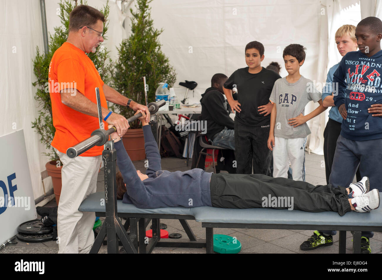 Paris, FRANCE French Athlete Teaching Sport to Teenagers Weight