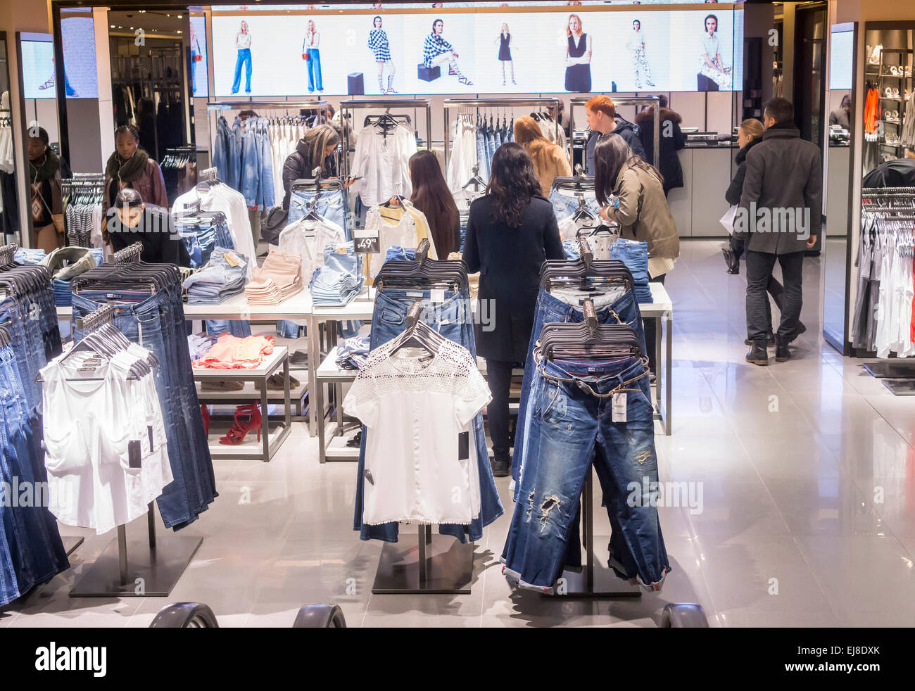 Shoppers in a newly renovated Zara store on Fifth Avenue in New York on  Saturday, March 21, 2015. The chain is owned by Spanish retail giant  Inditex, one of the largest clothing