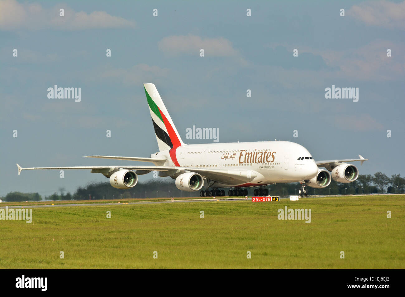 Airbus 380 emirates hi-res stock photography and images - Alamy