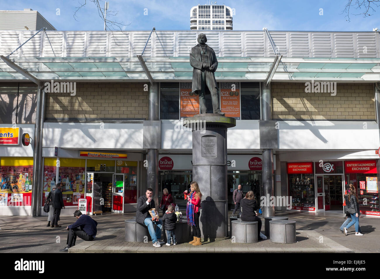 Statue of Brunel outside the Brunel Shopping Centre Swindon Stock Photo