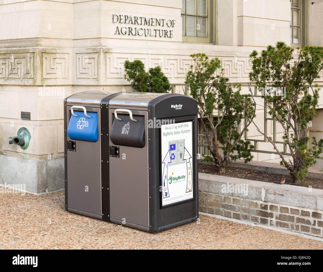 BigBelly solar power trash compactor Stock Photo Alamy