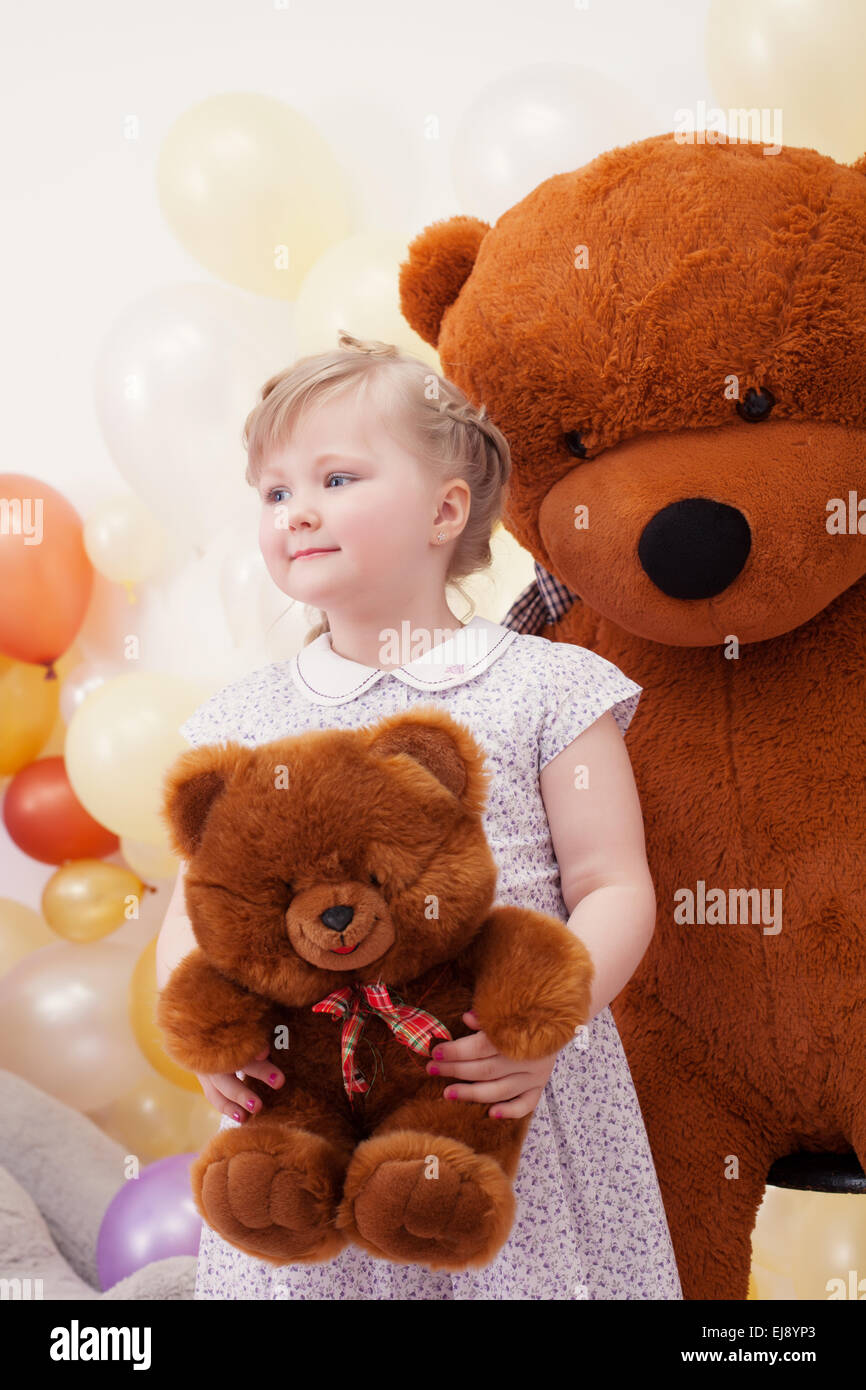 Cute little girl posing teddy bear hi-res stock photography and images -  Page 2 - Alamy