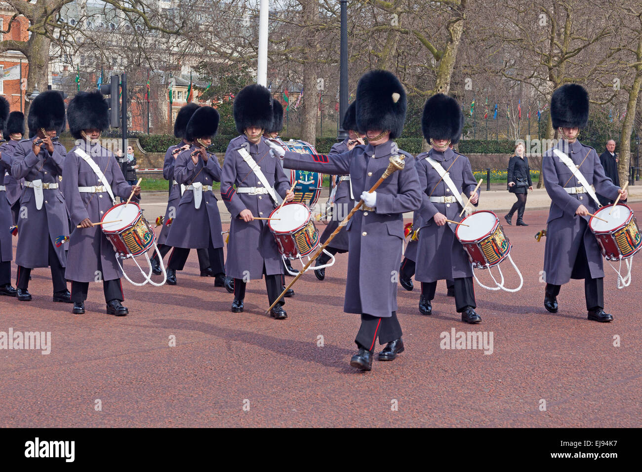 London, The Mall   A fife and drums band of the Brigade of Guards turning from Marlborough Road into The Mall Stock Photo