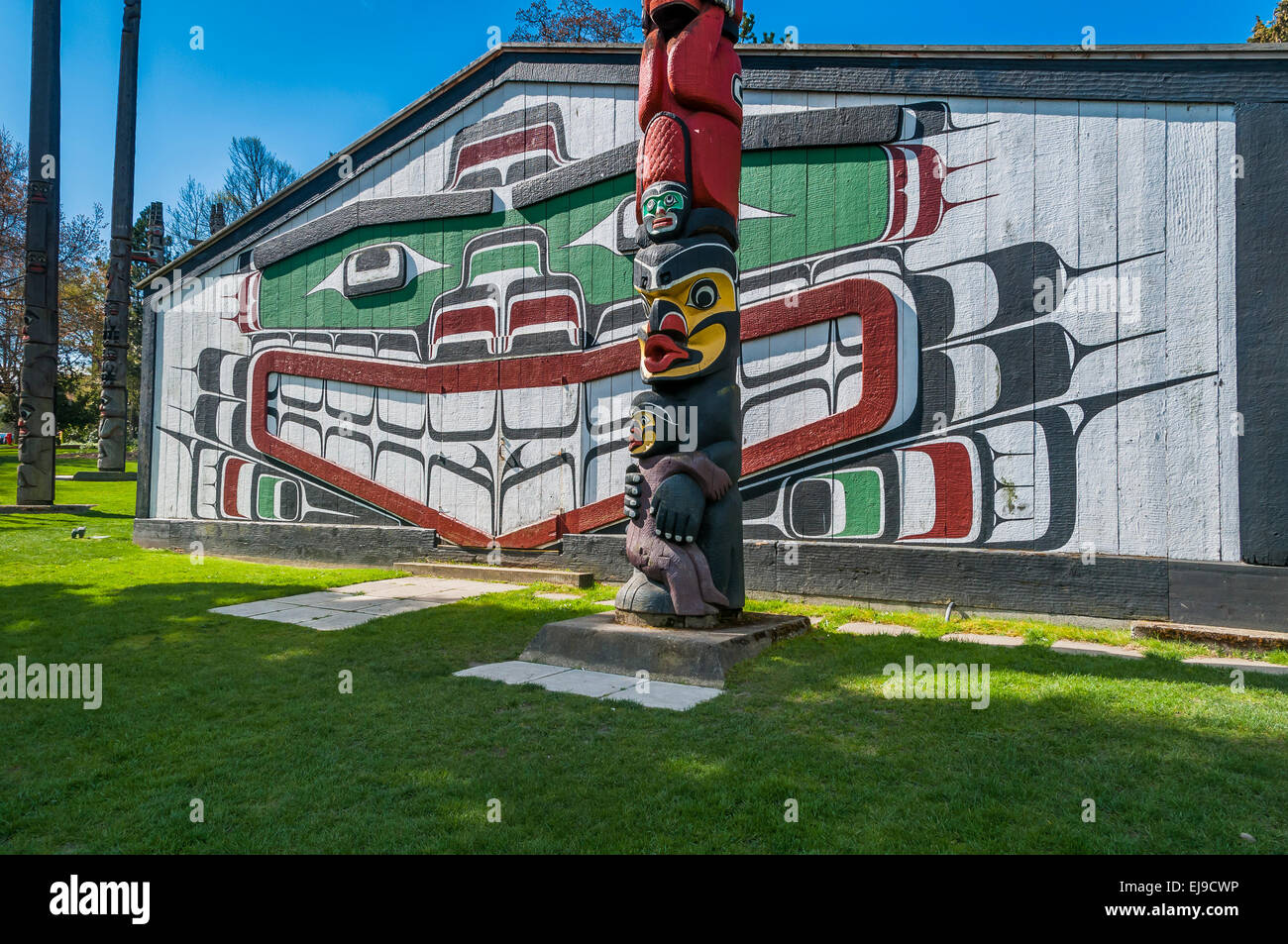 Mungo Martin House,  'Wawadit'la', First Nation Totem pole, 'Kwakwaka'wakw Heraldic Pole', Thunderbird Park, Royal British Colum Stock Photo