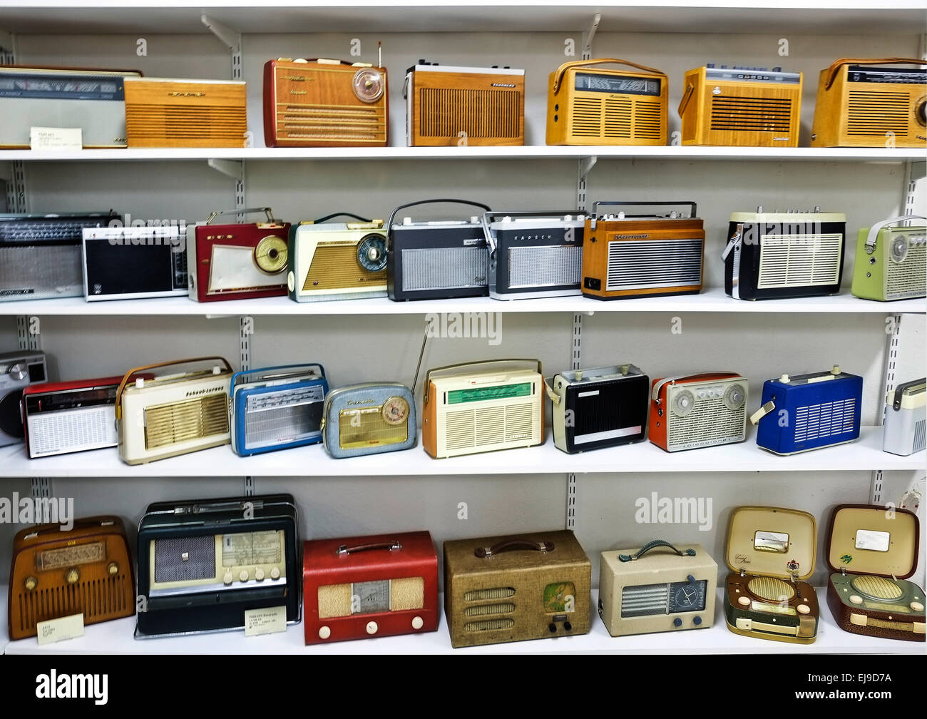Transistor radio 1960s hires stock photography and images Alamy