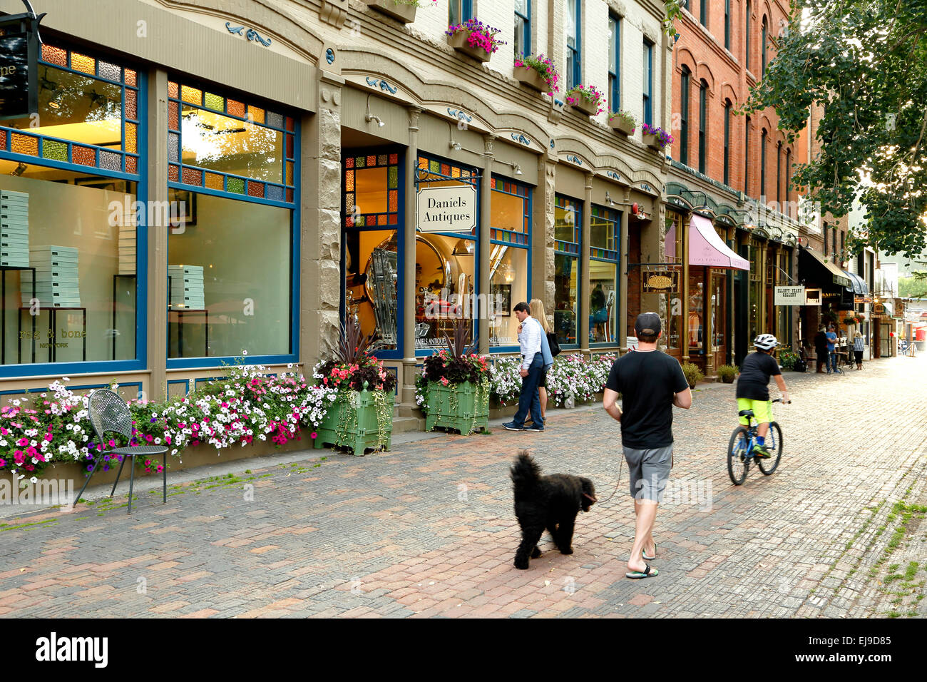 Street scene, Hyman Avenue Mall, Aspen, Colorado USA Stock Photo Alamy