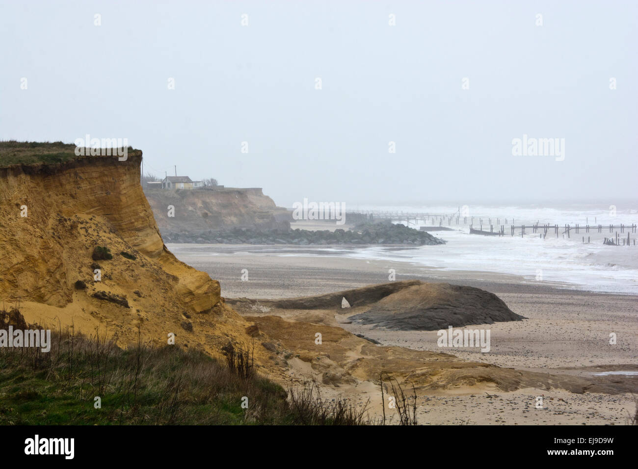 Happisburgh beach coastal erosion hi-res stock photography and images ...
