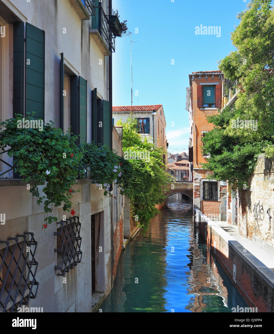 Narrow street the channel Stock Photo Alamy