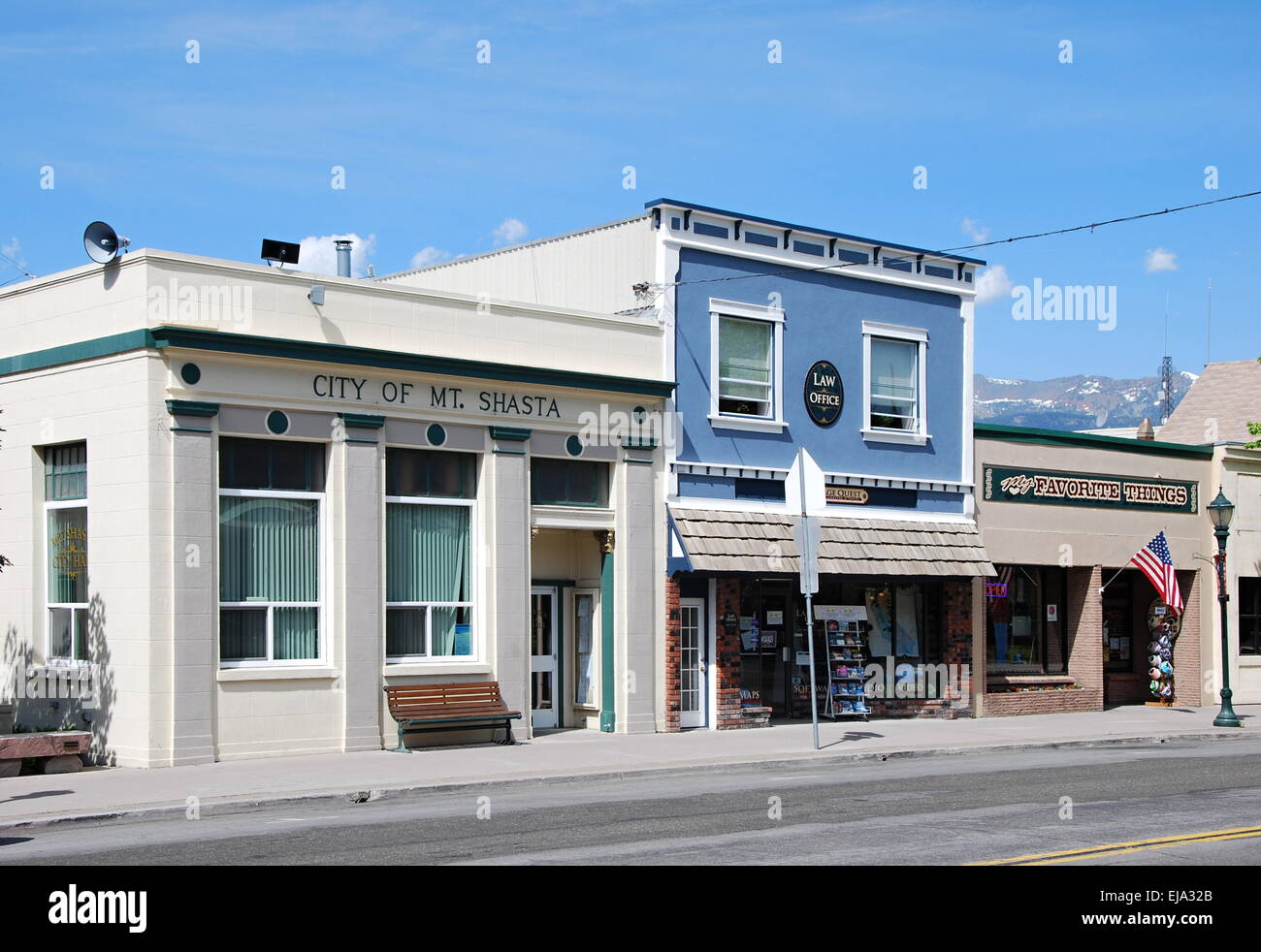 Mount shasta city hires stock photography and images Alamy