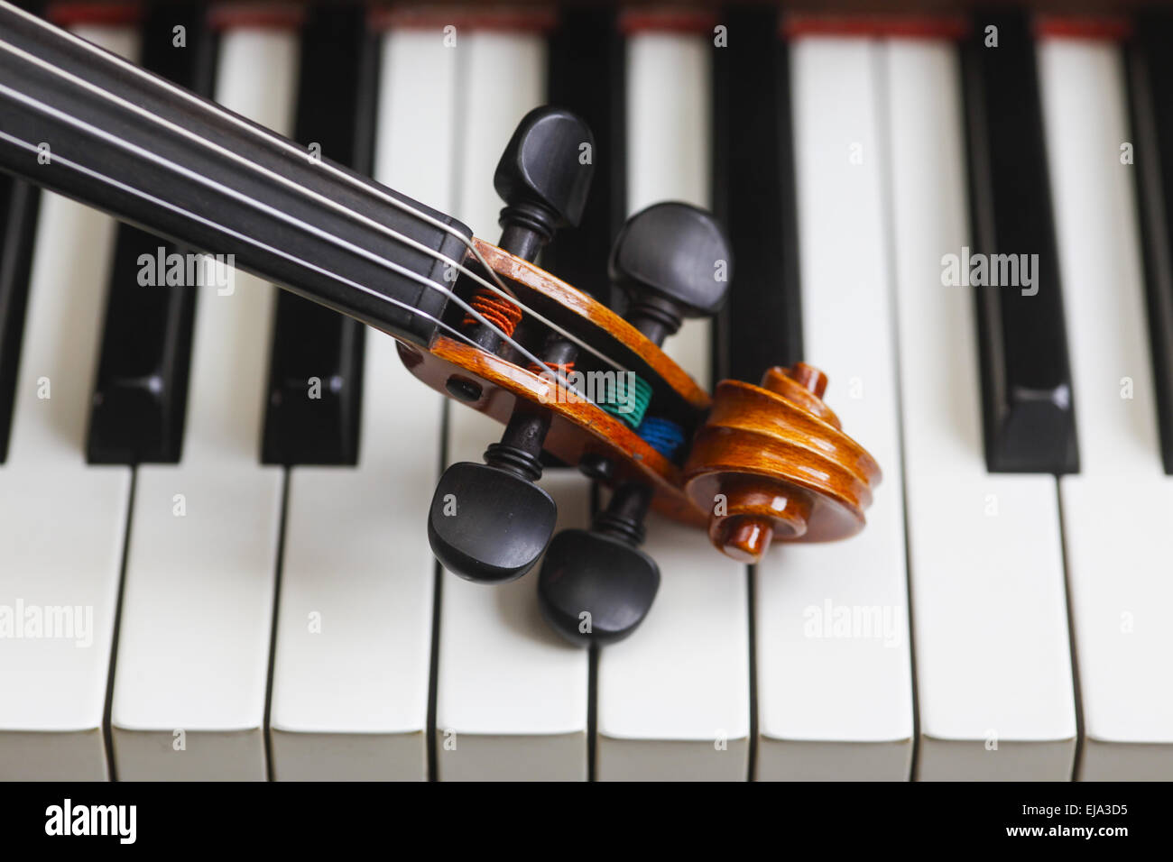 Orchester instrumente hi-res stock photography and images - Alamy