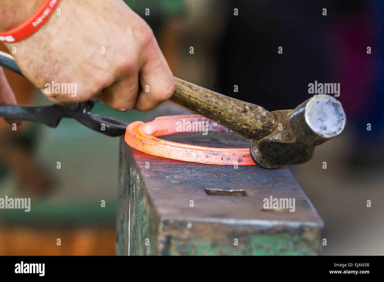Blacksmith Making A Horseshoe Berkshire UK Stock Photo Alamy