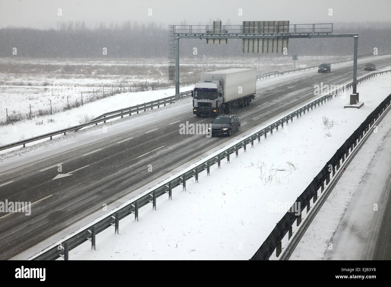 Highway icy road hi-res stock photography and images - Alamy