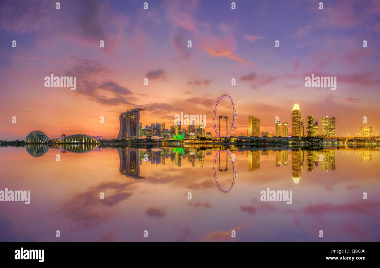 Singapore skyline hi-res stock photography and images - Alamy