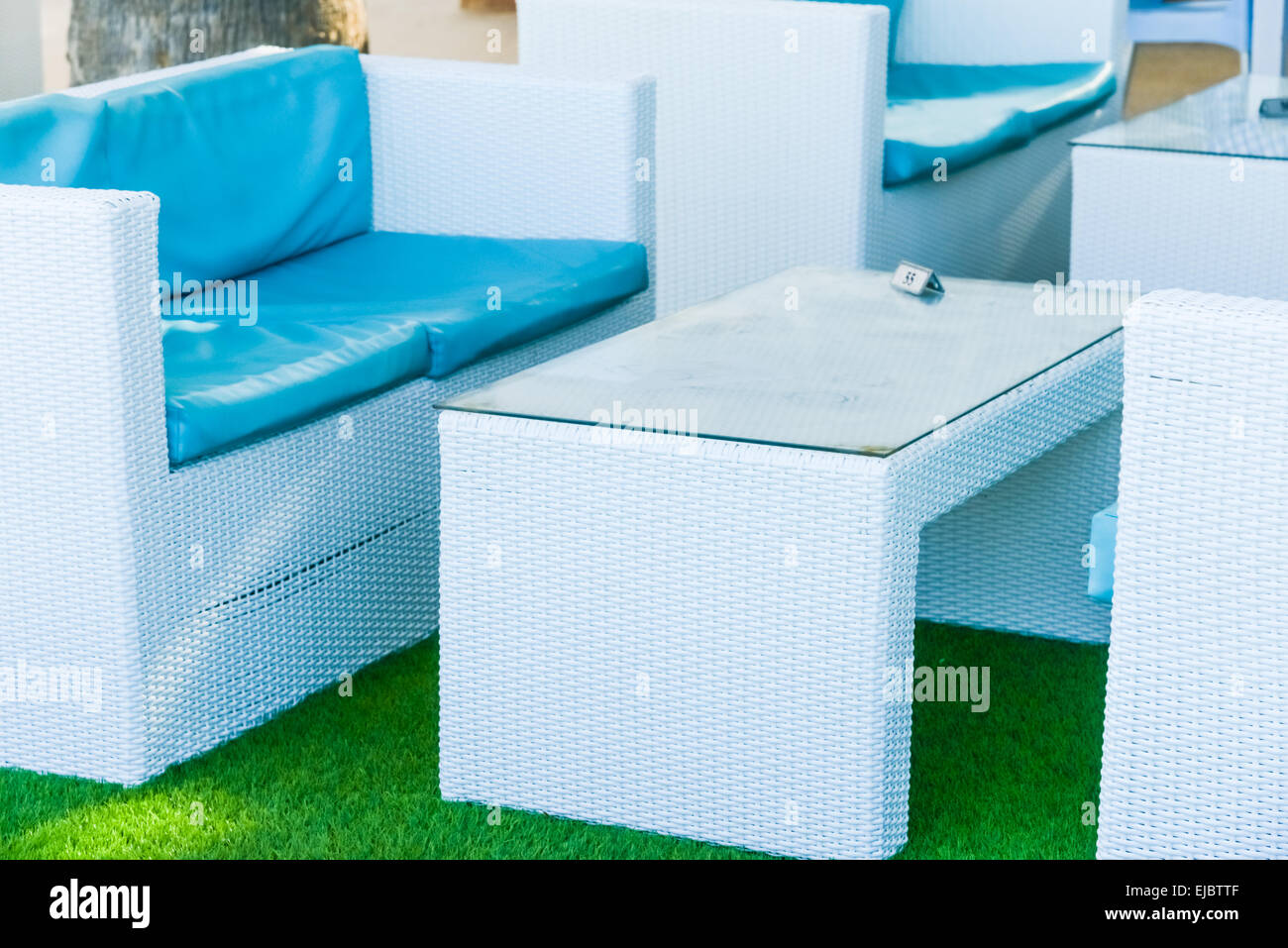 cafe table outside Stock Photo - Alamy
