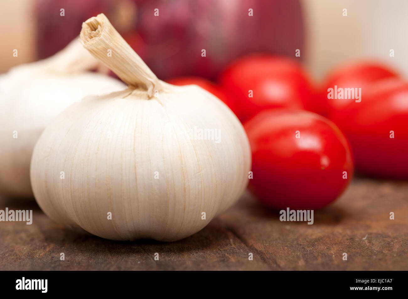 onion garlic and tomatoes Stock Photo - Alamy