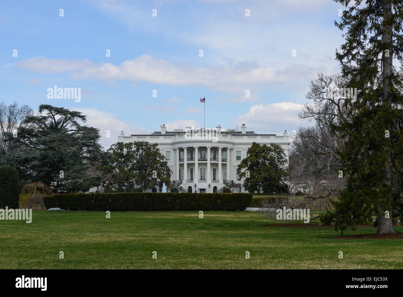 Washington dc white house blue sky hi-res stock photography and images ...
