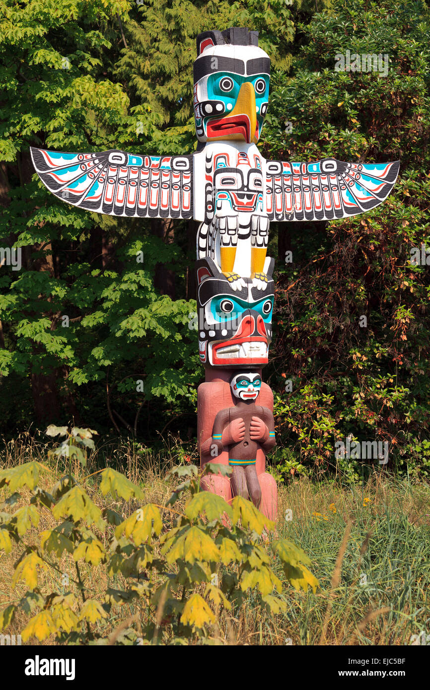 Thunderbird house post totem pole hires stock photography and images