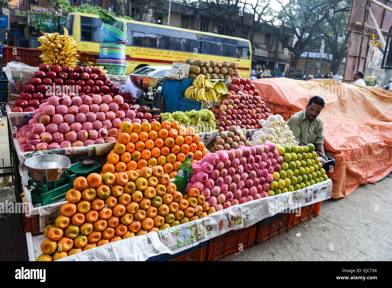 Bangalore Fruit Stand Stock Photo Alamy