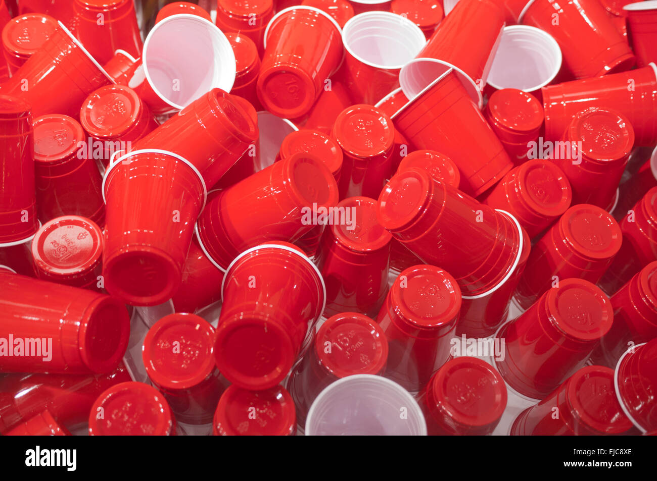 Red solo cups hi-res stock photography and images - Alamy